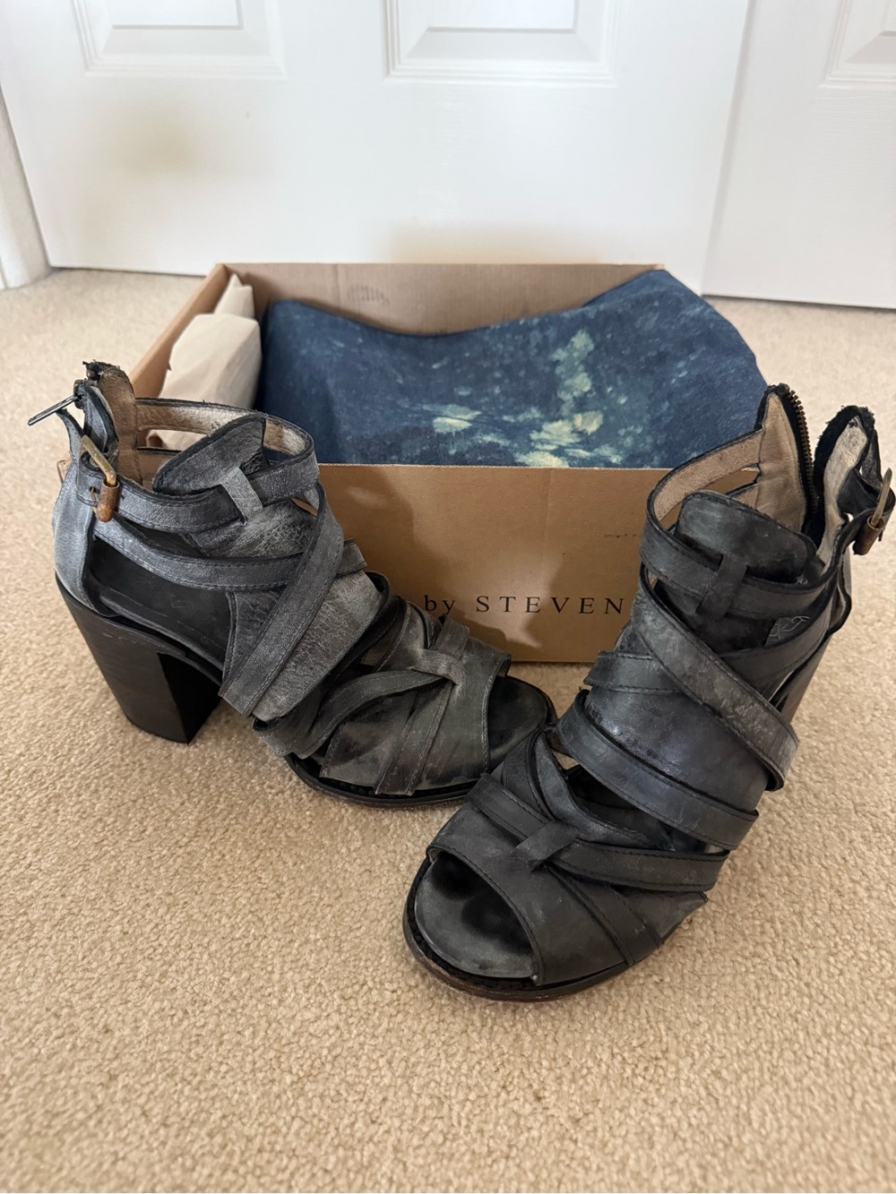 Freebird by Steven-Claw Sandals black